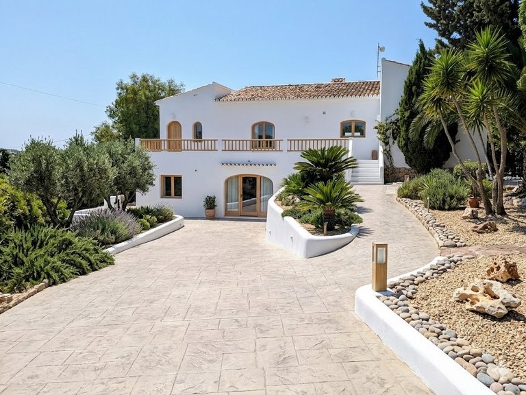 Villa for Sale in Costa Blanca Moraira, Alicante 4