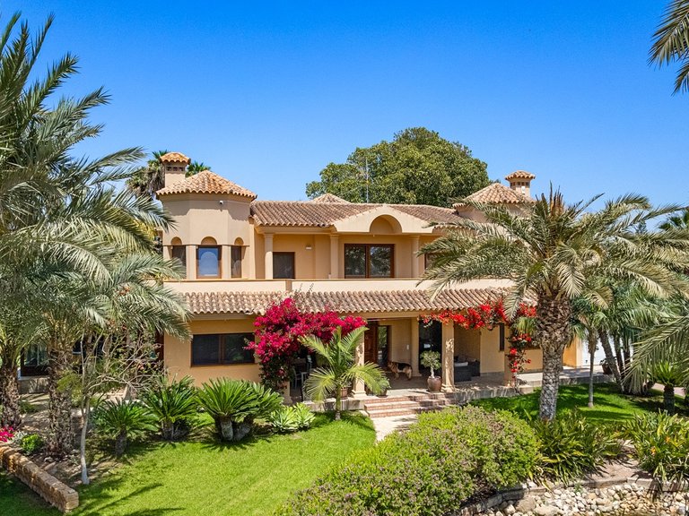 Villa for Sale in Elche/Elx, Elche, Alicante 1
