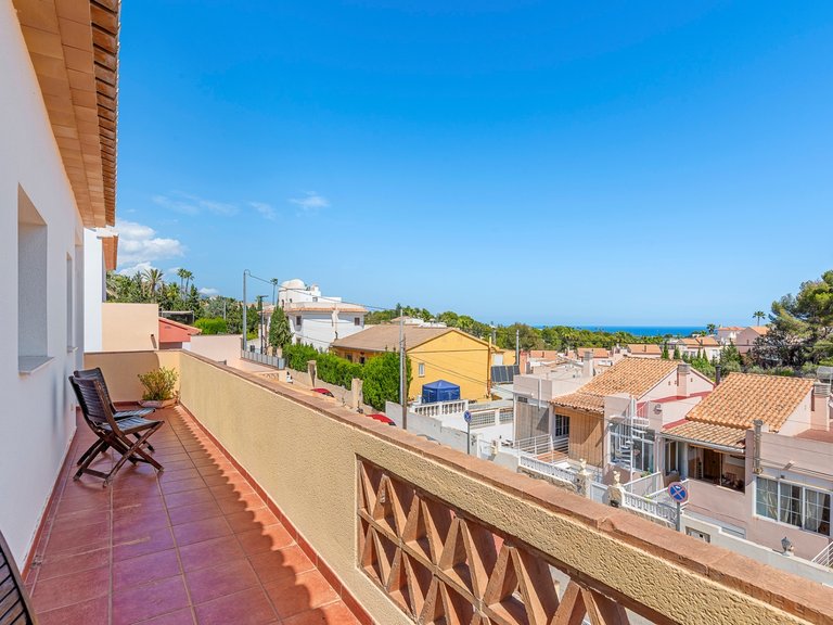 Villa for Sale in Alfas Del Pi, Alicante 16