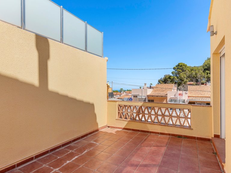 Villa for Sale in Alfas Del Pi, Alicante 40