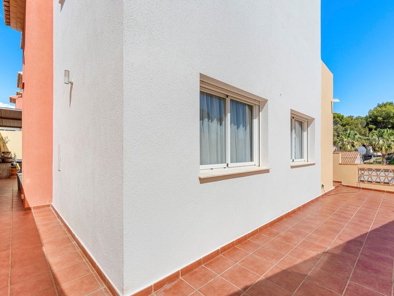 Villa for Sale in Alfas Del Pi, Alicante 43