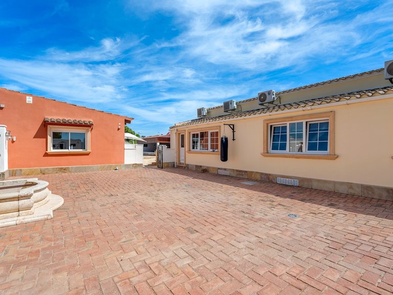 Country House for Sale in Las Heredades, Almoradi, Alicante 49