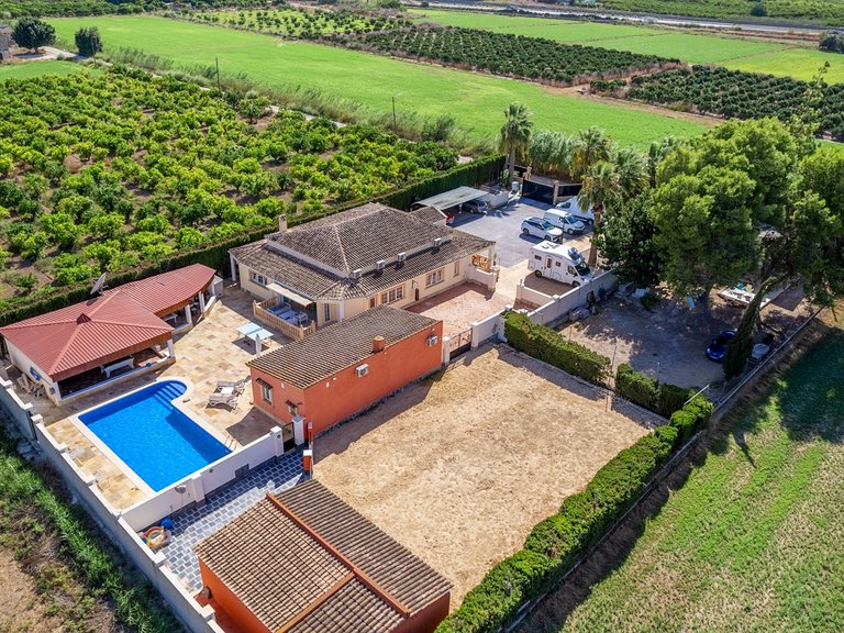 Country House for Sale in Las Heredades, Almoradi, Alicante 1