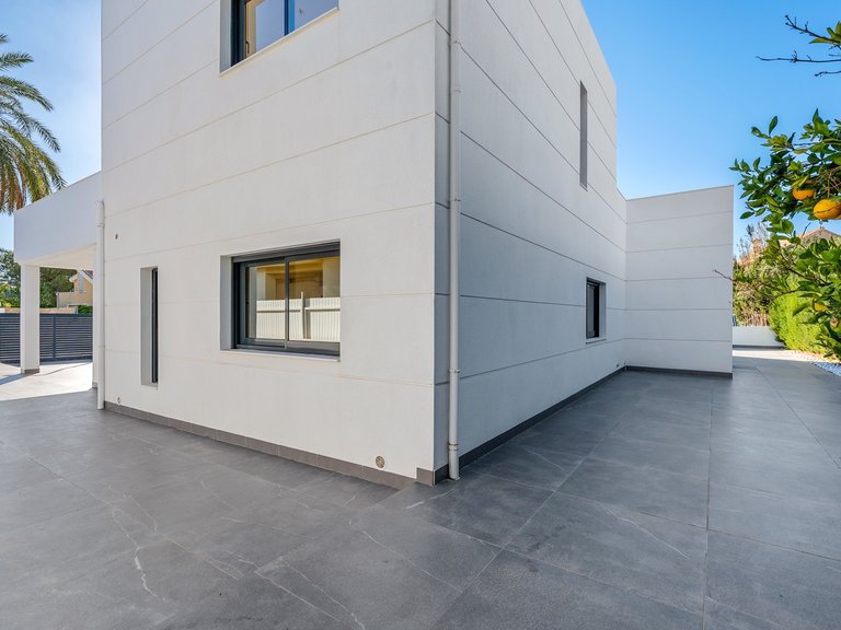 Villa for Sale in Campoamor, Alicante 32