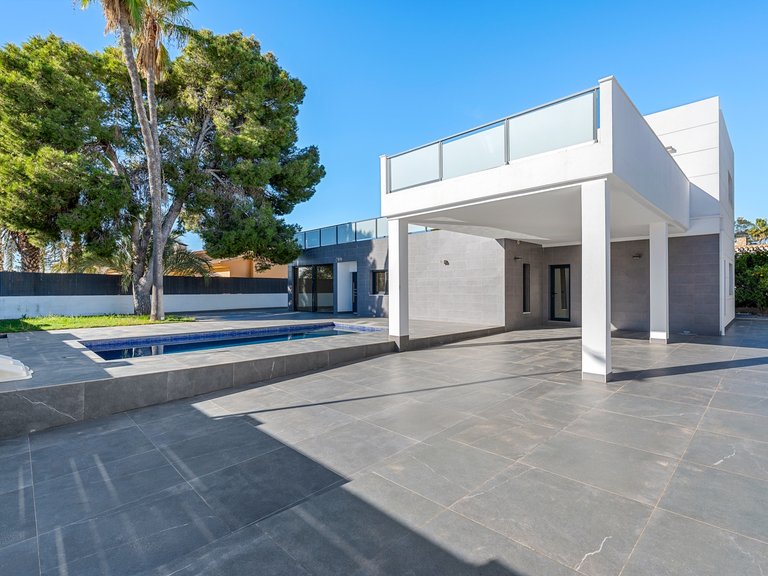 Villa for Sale in Campoamor, Alicante 31