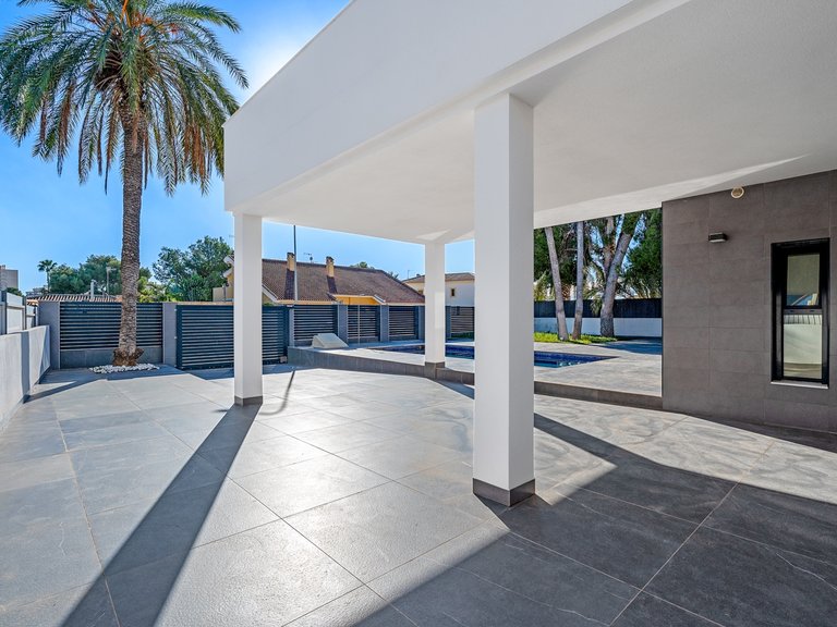 Villa for Sale in Campoamor, Alicante 3