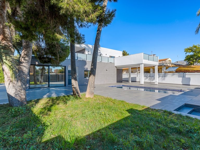 Villa for Sale in Campoamor, Alicante 35