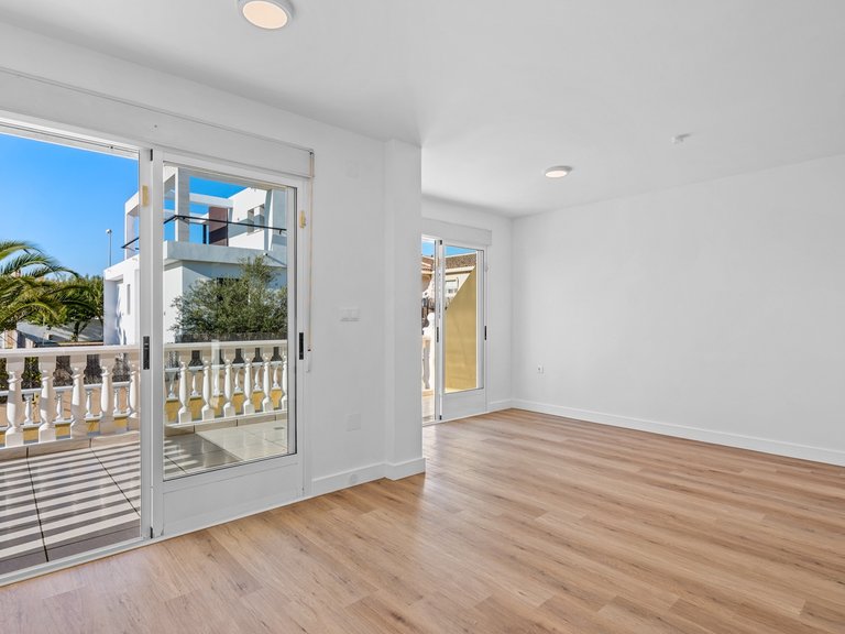 Town House for Sale in Benimar, Alicante 9