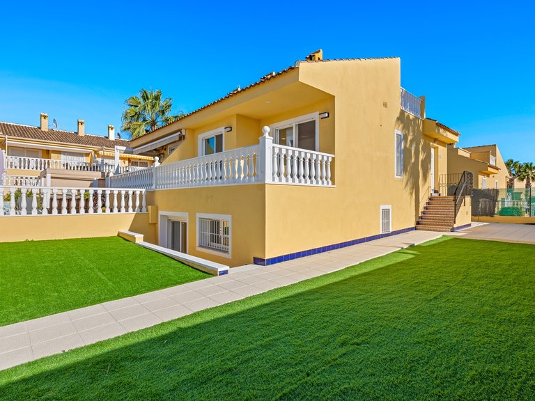 Town House for Sale in Benimar, Alicante 2