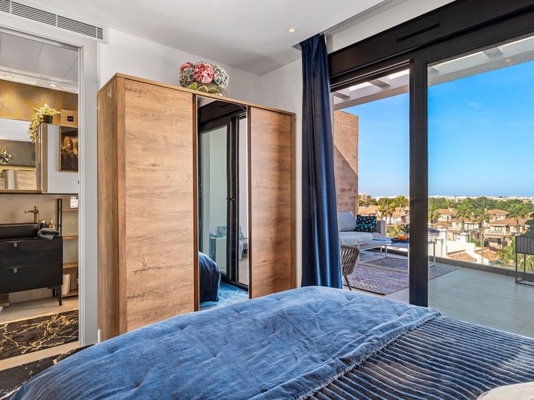 Apartment for Sale in Villamartin, Alicante 28