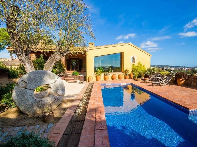 Town House for Sale in Mont-ras, Gerona 2