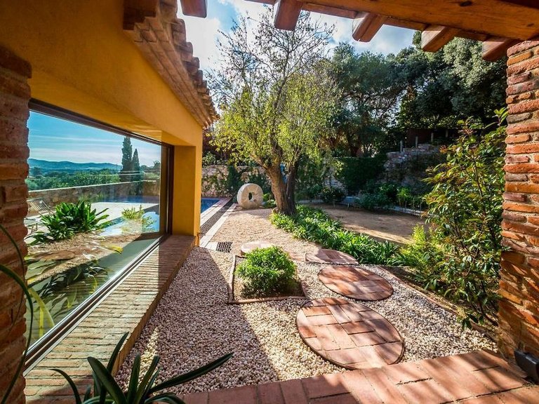 Town House for Sale in Mont-ras, Gerona 6