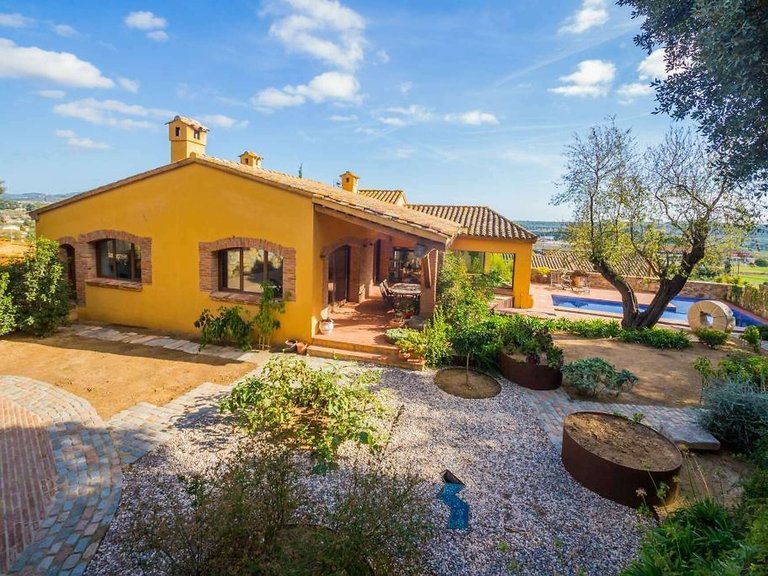 Town House for Sale in Mont-ras, Gerona 7