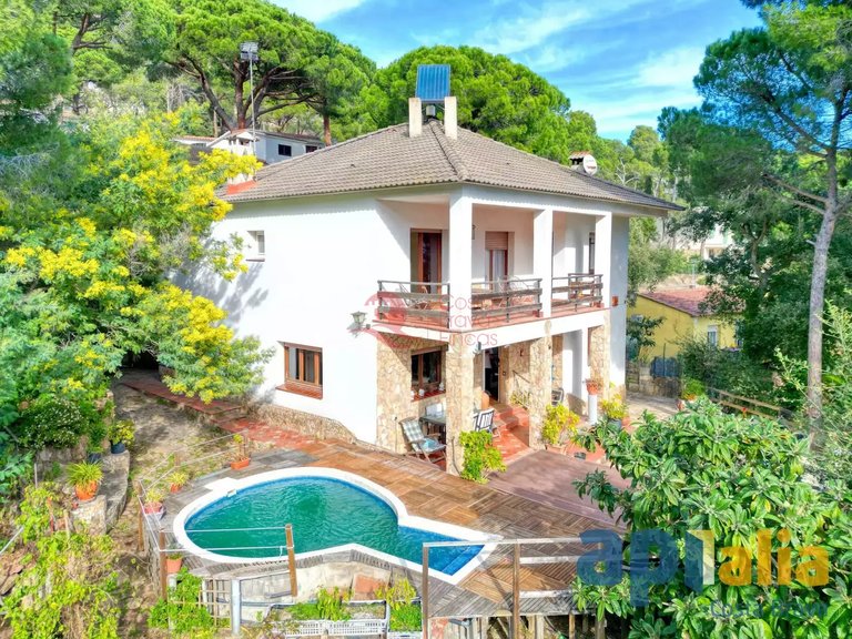 Town House for Sale in Sant Feliu De Guíxols, Gerona 1