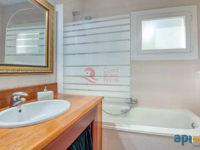 Town House for Sale in Sant Feliu De Guíxols, Gerona 28