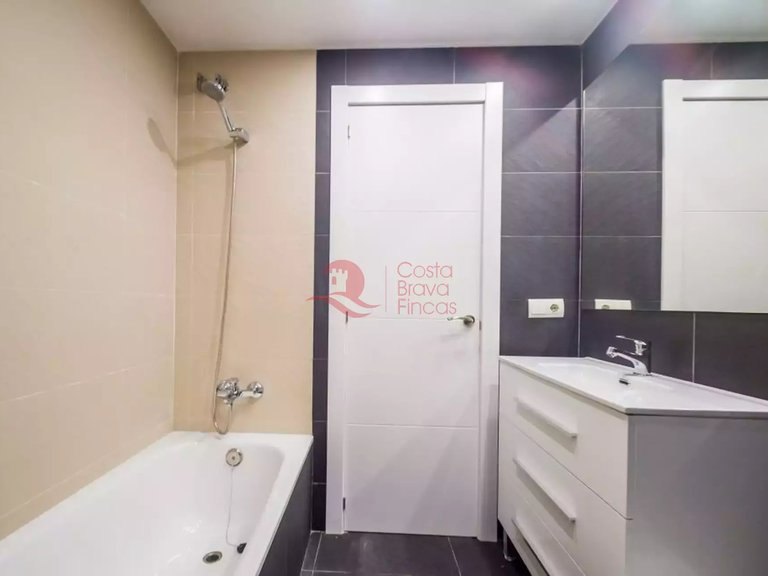 Apartment for Sale in Palamós, Gerona 27