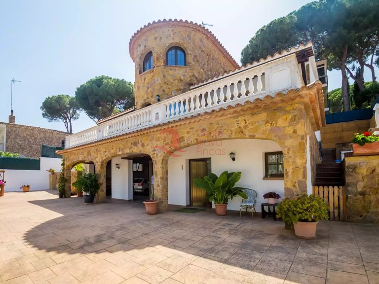 Town House for Sale in Platja D'aro, Gerona 1