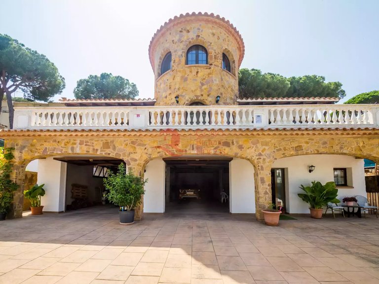 Town House for Sale in Platja D'aro, Gerona 2