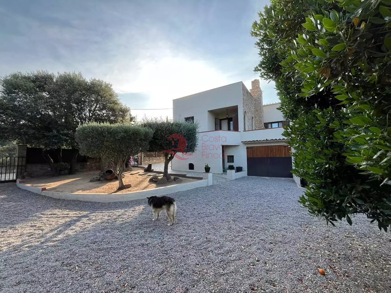 Town House for Sale in Vall-llobrega, Gerona 1