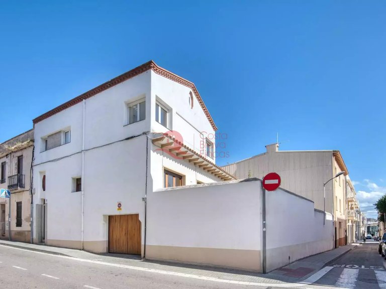 Town House for Sale in Sant Feliu De Guíxols, Gerona 2