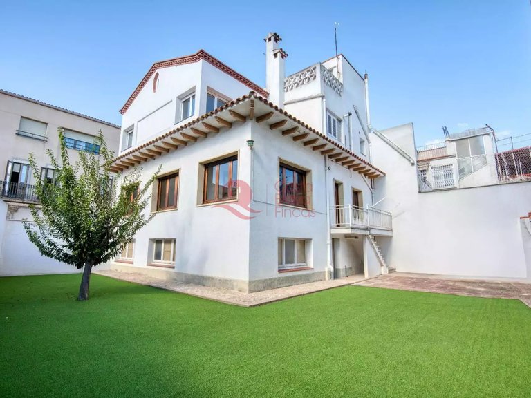Town House for Sale in Sant Feliu De Guíxols, Gerona 1