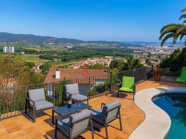 Town House for Sale in Sant Antoni De Calonge, Gerona 1