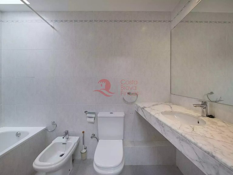 Town House for Sale in Sant Feliu De Guíxols, Gerona 24