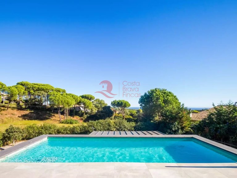 Town House for Sale in Platja D'aro, Gerona 3