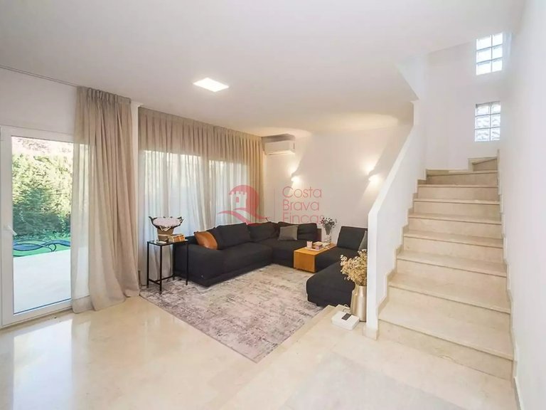 Town House for Sale in Platja D'aro, Gerona 3