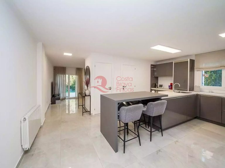 Town House for Sale in Platja D'aro, Gerona 10