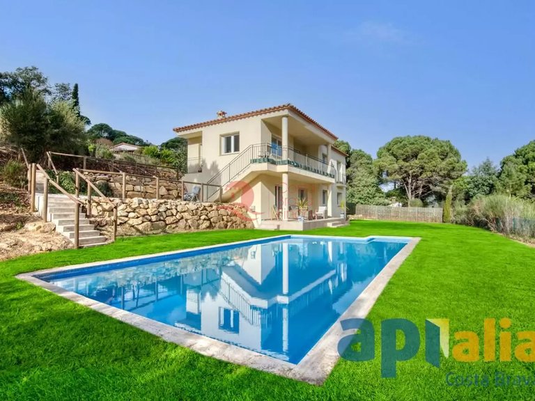 Town House for Sale in Santa Cristina D'aro, Gerona 1