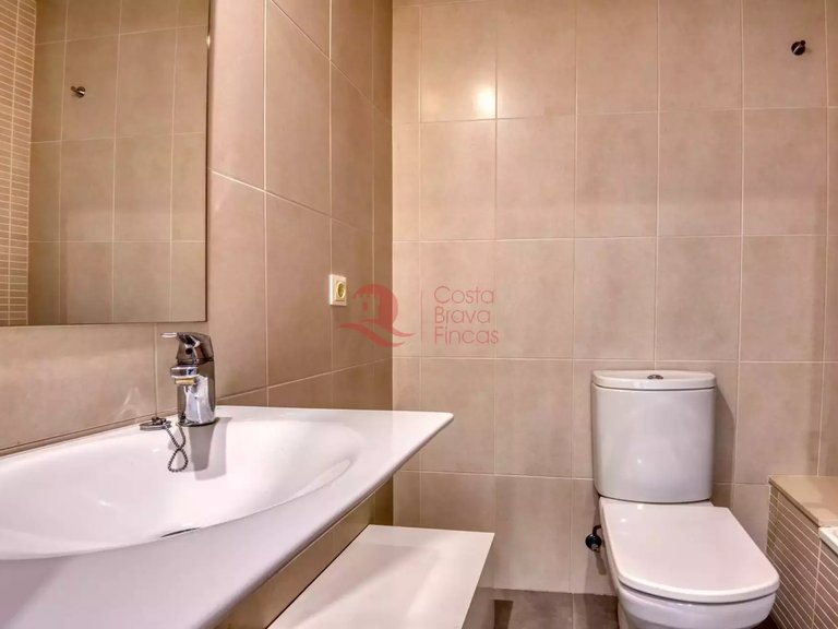 Apartment for Sale in Sant Feliu De Guíxols, Gerona 11