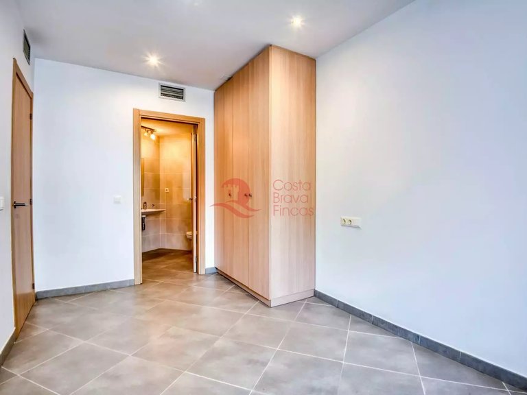 Apartment for Sale in Sant Feliu De Guíxols, Gerona 13