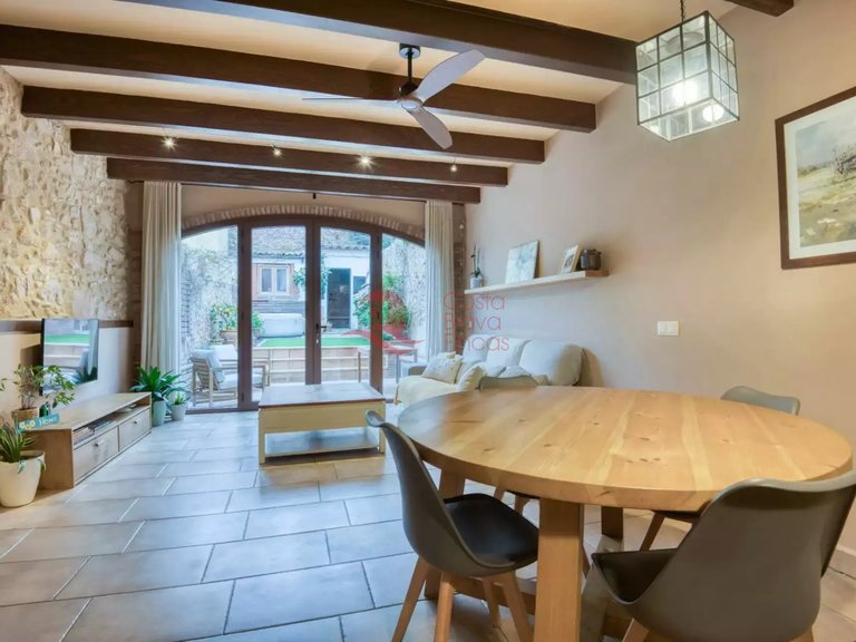 Town House for Sale in Sant Feliu De Guíxols, Gerona 1
