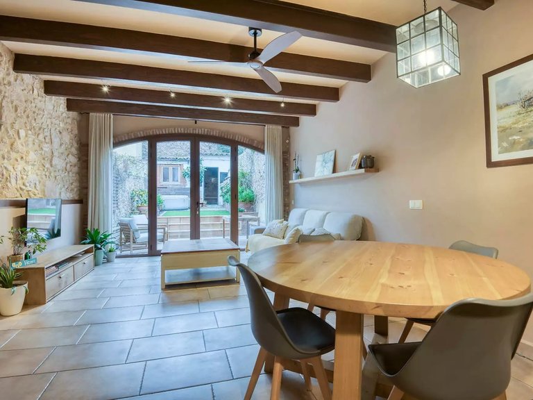 Town House for Sale in Sant Feliu De Guíxols, Gerona 1