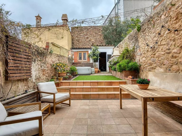 Town House for Sale in Sant Feliu De Guíxols, Gerona 2