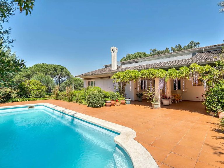 Town House for Sale in Santa Cristina D'aro, Gerona 1