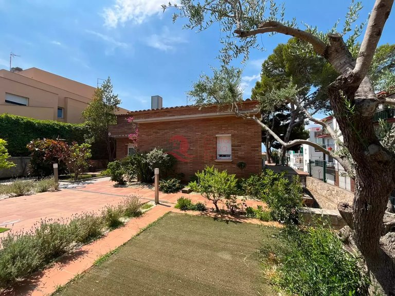 Town House for Sale in Palamós, Gerona 4