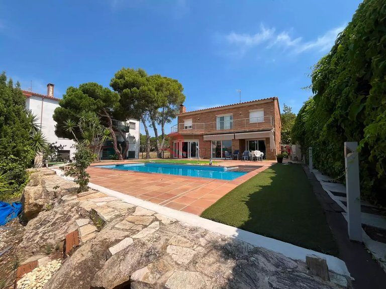 Town House for Sale in Palamós, Gerona 7