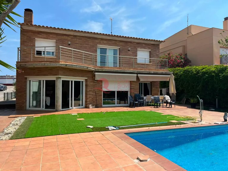 Town House for Sale in Palamós, Gerona 8