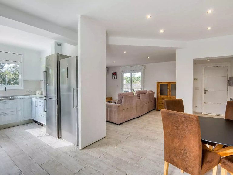 Villa for Sale in Can Carbonell, Gerona 1