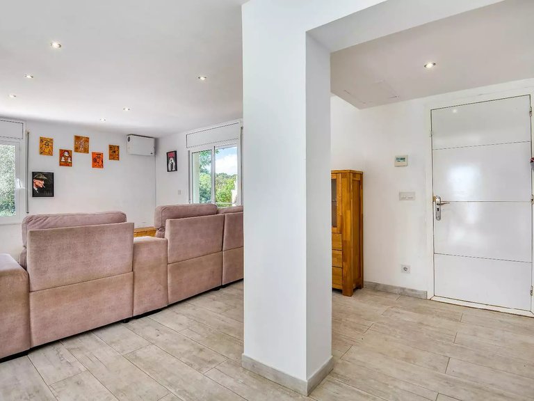 Villa for Sale in Can Carbonell, Gerona 3