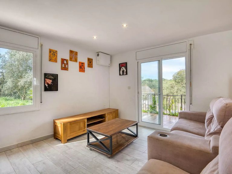 Villa for Sale in Can Carbonell, Gerona 5