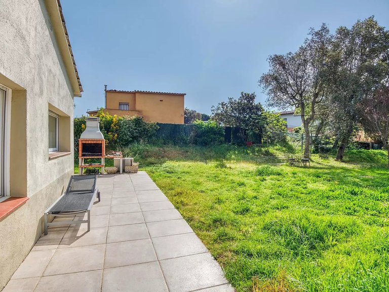 Villa for Sale in Can Carbonell, Gerona 21