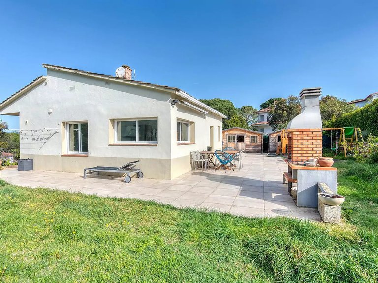 Villa for Sale in Can Carbonell, Gerona 25