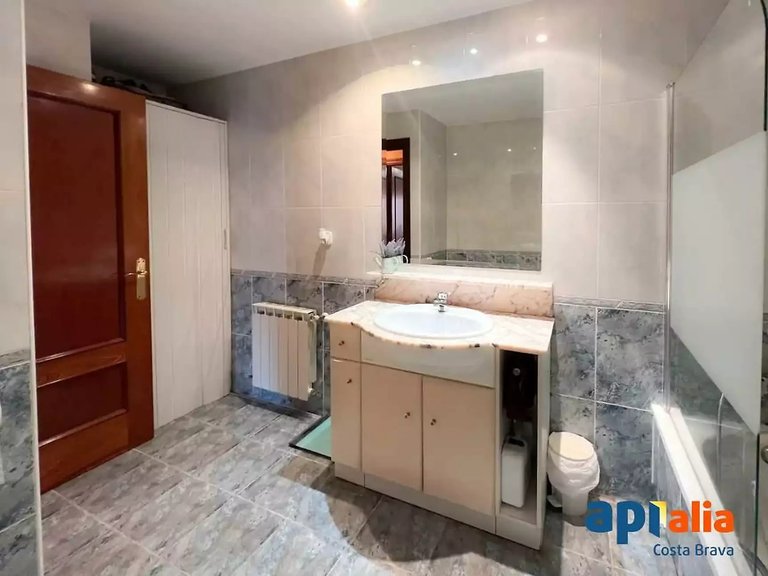Apartment for Sale in Sant Feliu De Guíxols, Gerona 27