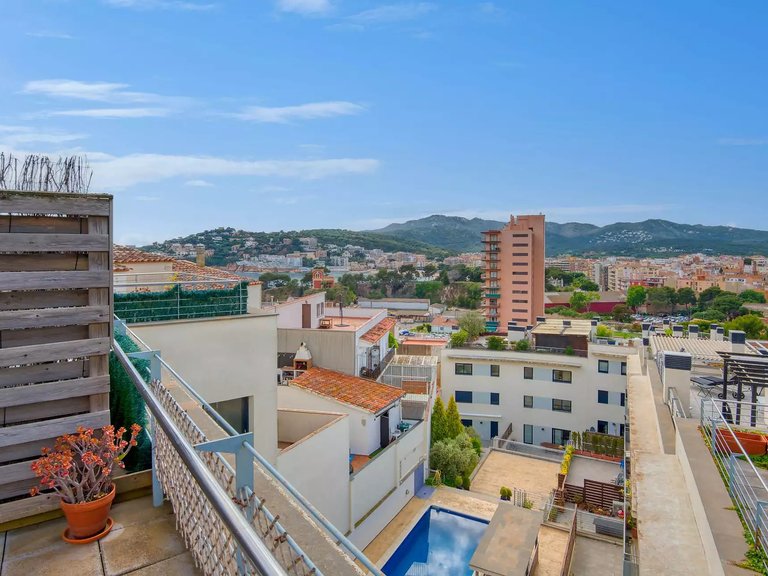 Apartment for Sale in Sant Feliu De Guíxols, Gerona 19