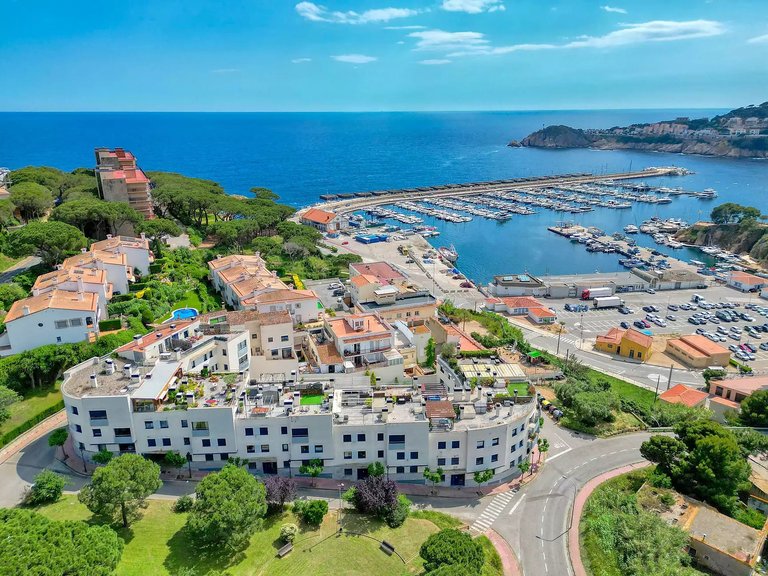 Apartment for Sale in Sant Feliu De Guíxols, Gerona 25