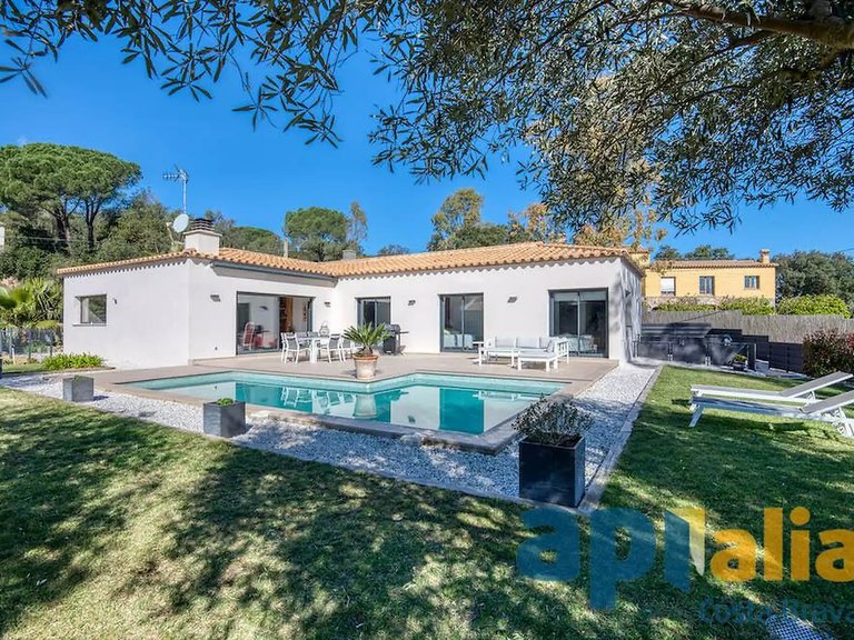 Town House for Sale in Castell D'aro, Gerona 1