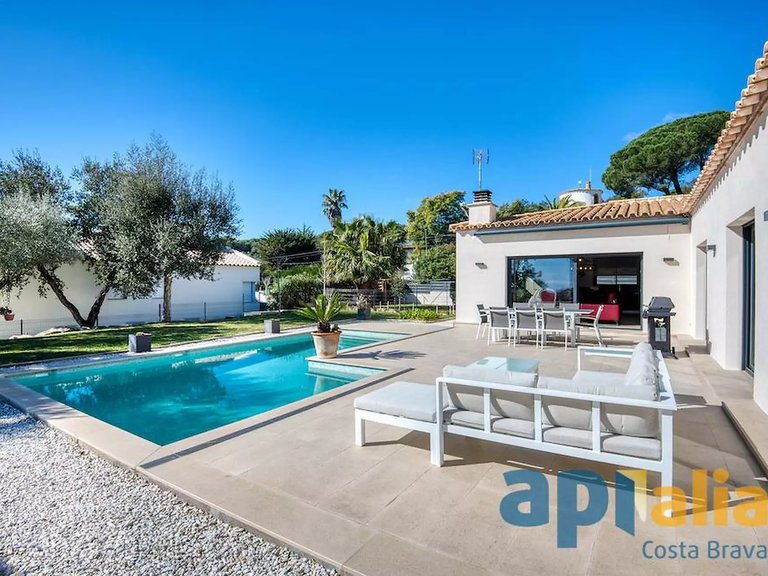 Town House for Sale in Castell D'aro, Gerona 2